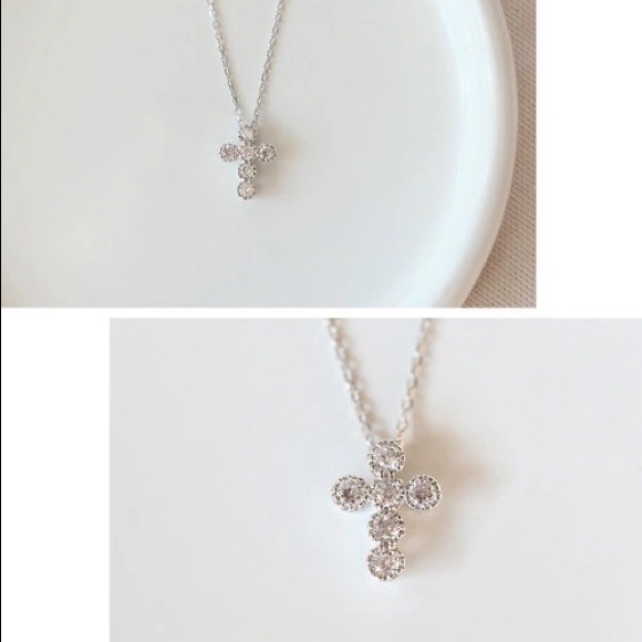 Jewelry - Sterling silver cross pendant necklace